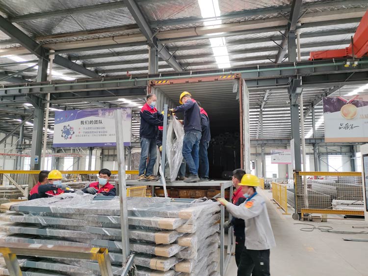 榮大公交候車(chē)亭出口案例