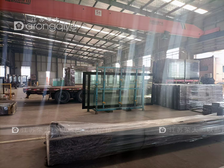 品質(zhì)深耕,安徽候車(chē)亭項(xiàng)目順利發(fā)貨紀(jì)實(shí)圖一