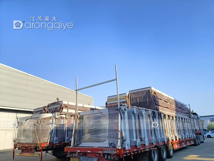 河北公交車站候車亭發(fā)貨第六批次兩車連發(fā)